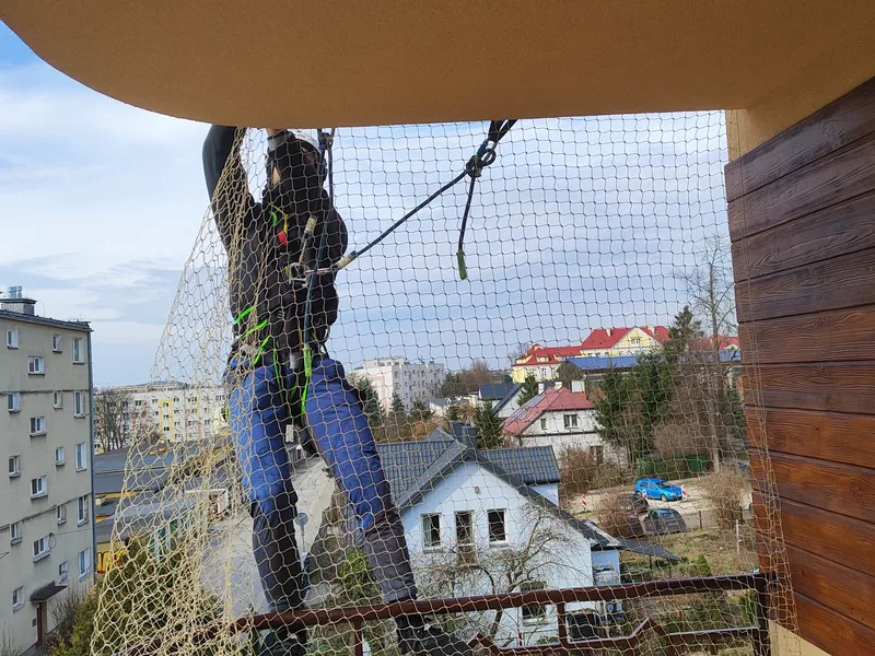 Zakładanie siatek balkonowych